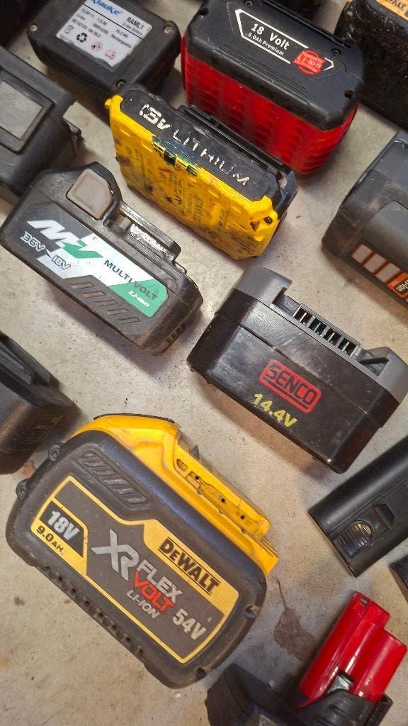 95x Defecte accu met 4 defecte laders. Makita Festool enz..., Ophalen, Gebruikt, ., .