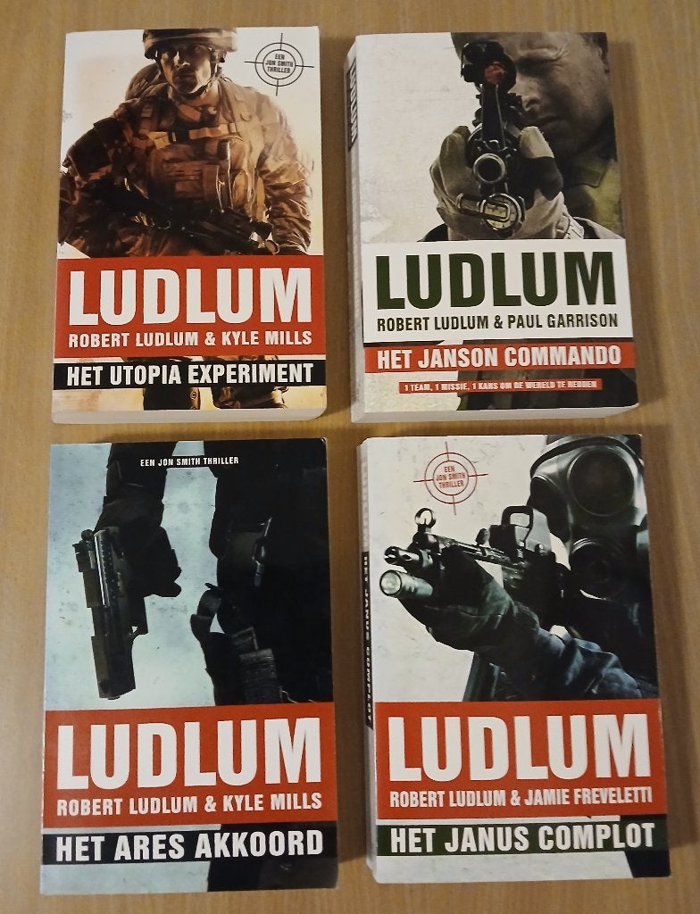 Boeken Ludlum, Ophalen of Verzenden, Zo goed als nieuw