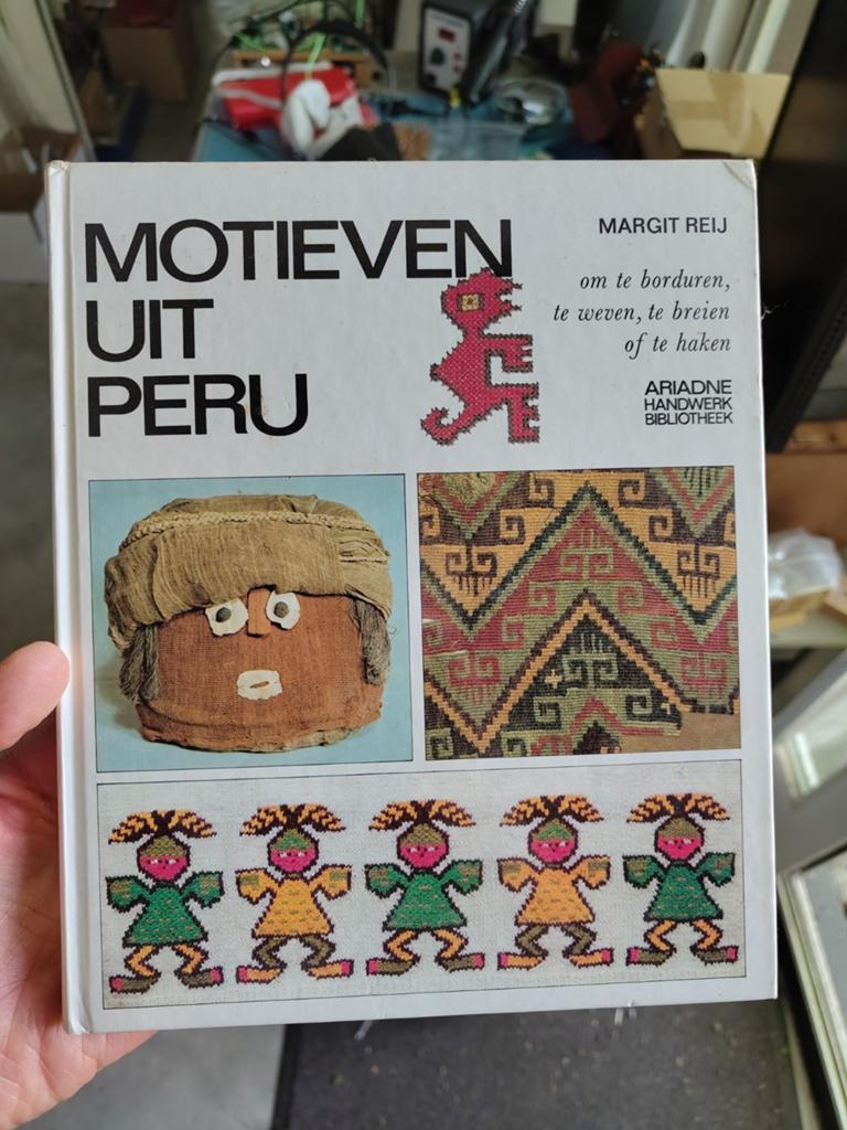 Motieven uit Peru - Borduren, weven, breien, haken, Ophalen of Verzenden, Gelezen, Borduren en Naaien, Margit Reij