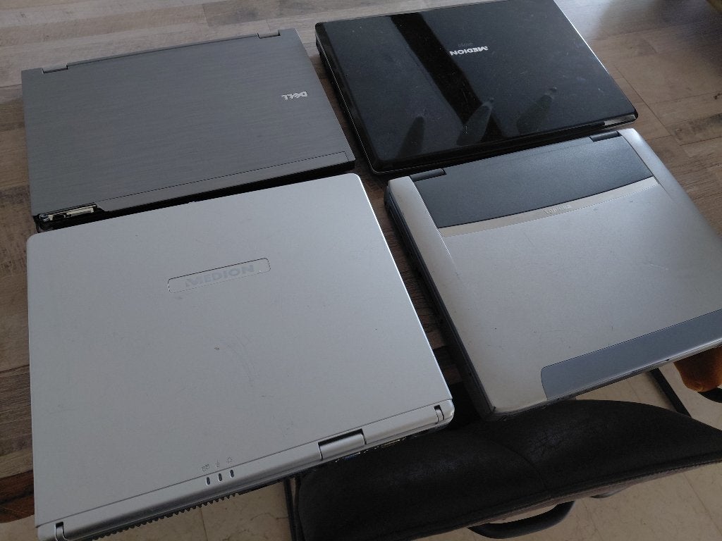 Partij Retro/Vintage Laptops (Dell, Toshiba, Medion), Ophalen of Verzenden, Gebruikt, 15 inch, Onbekend