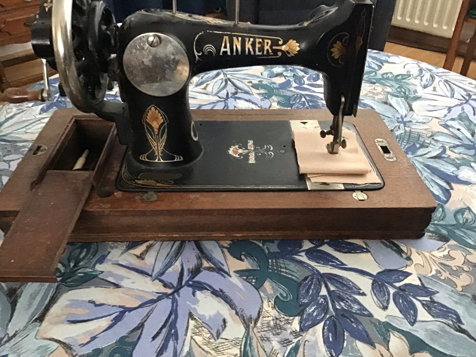 Antieke Anker Naaimachine - Decoratief en Functioneel, Ophalen