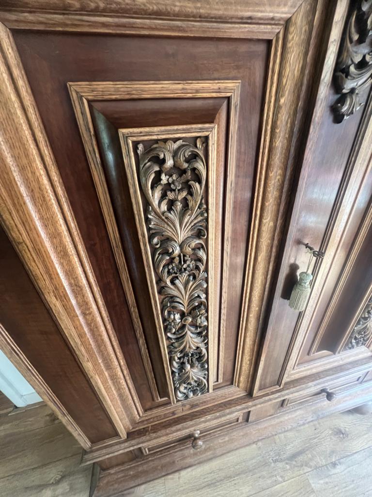 Mooi massief houten buffetkast met ornamenten, Ophalen