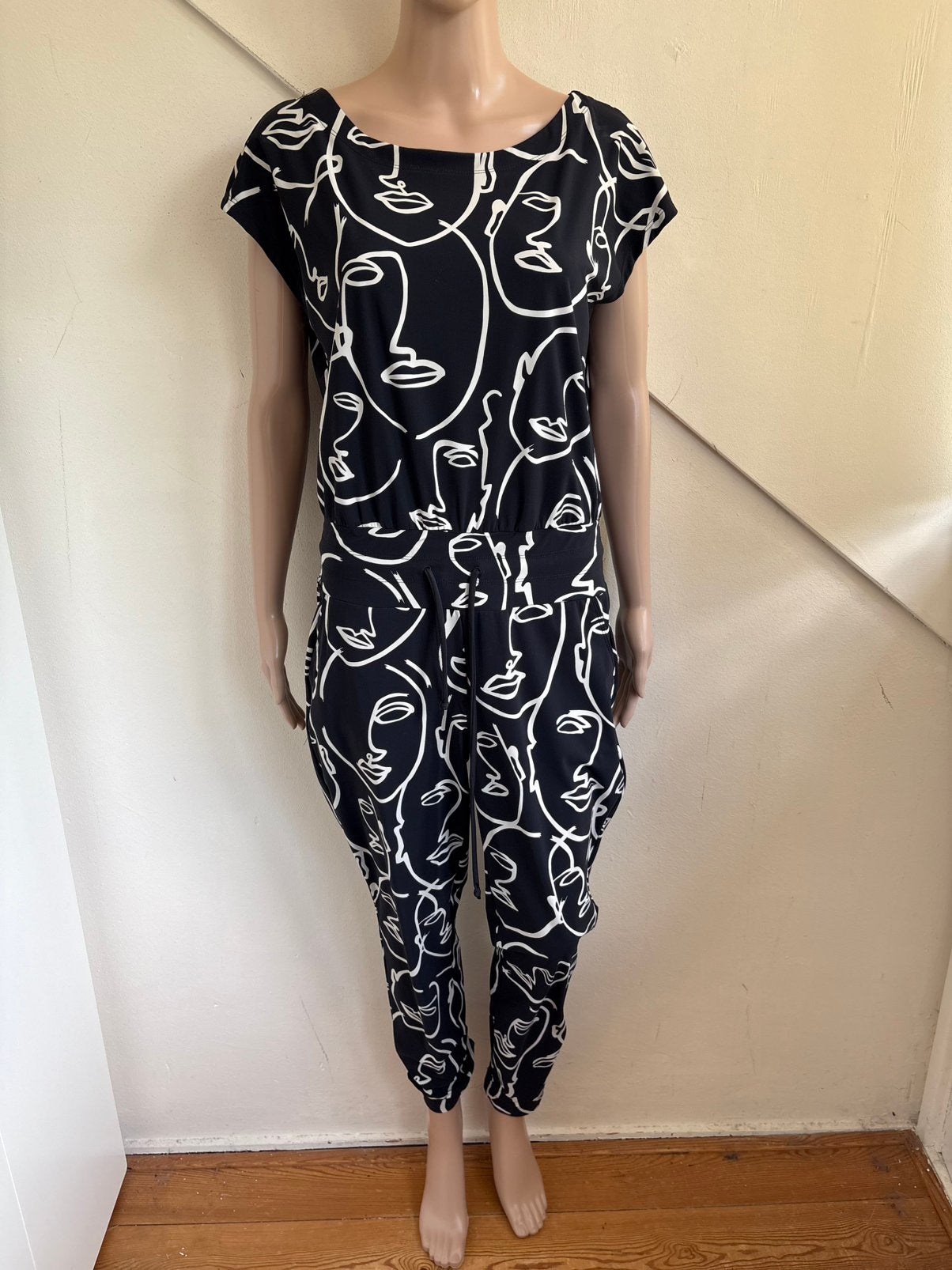 Expresso travelstof jumpsuit maat M 38 zwart wit print, Kleding | Dames, Jumpsuits, Ophalen of Verzenden, Zo goed als nieuw, Maat 38/40 (M)