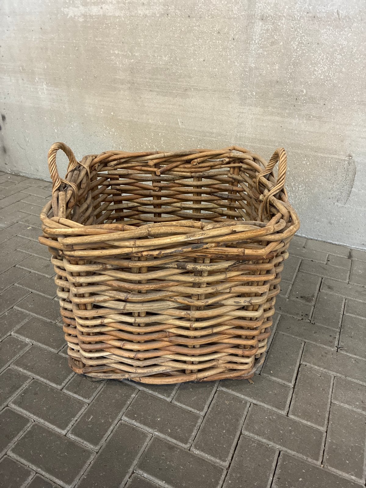 Grote mand van gevlochten wilgenhout, Huis en Inrichting, Woonaccessoires | Kisten, 50 – 75, Gebruikt, Ophalen of Verzenden, 50 tot 75 cm