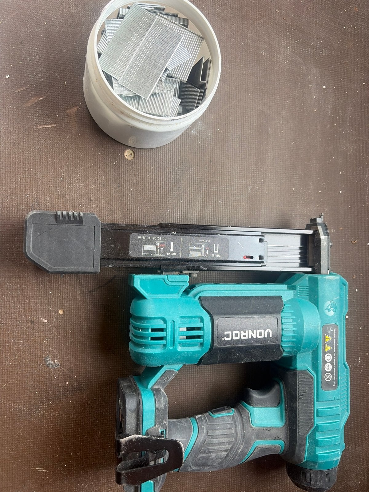 VONROC Accu Tacker/Nietmachine met Spijkers en Nietjes, Ophalen of Verzenden, Gebruikt, Overige typen