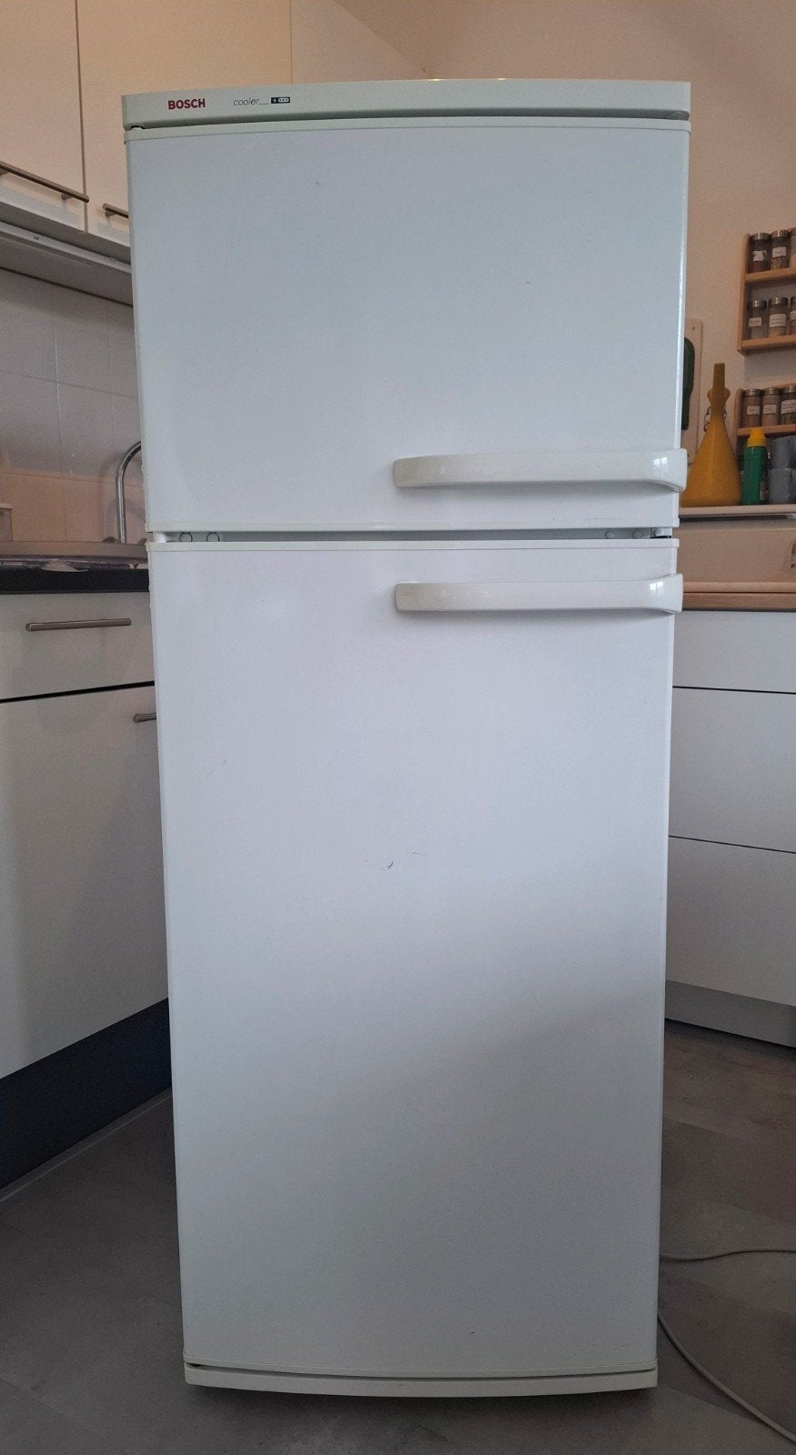 Koelkast koelvriescombinatie Bosch 140 cm hoog in goede staa, Ophalen, Gebruikt, 200 liter of meer, Met aparte vriezer