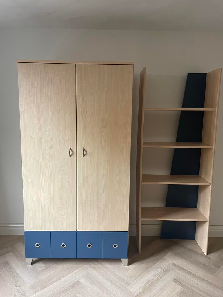 Kledingkast en boekenkast, Ophalen, Gebruikt, 50 tot 100 cm, 150 tot 200 cm