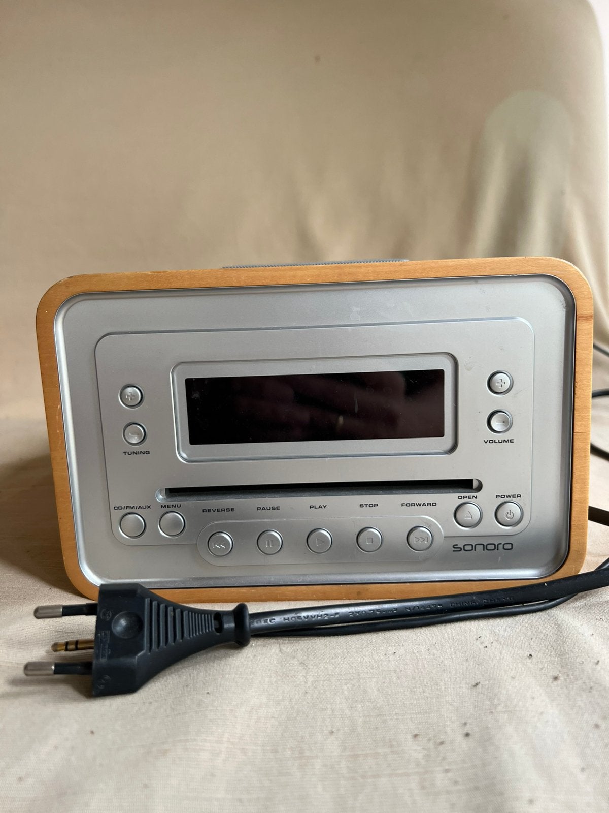 Sonoro cubo design wekkerradio en CD speler, Ophalen of Verzenden, Zo goed als nieuw