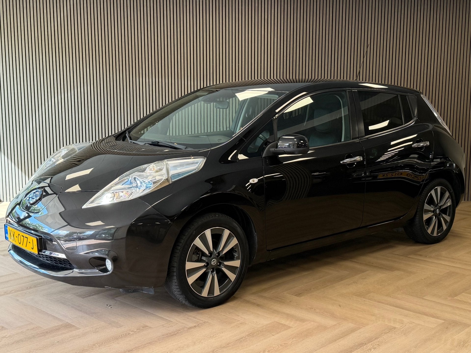 Nissan LEAF Tekna 30 kWh AUT. CAMERA 360 AIRCO BLUETOOTH BOS, Gebruikt, 199 km, Met garantie (alle), 1445 kg