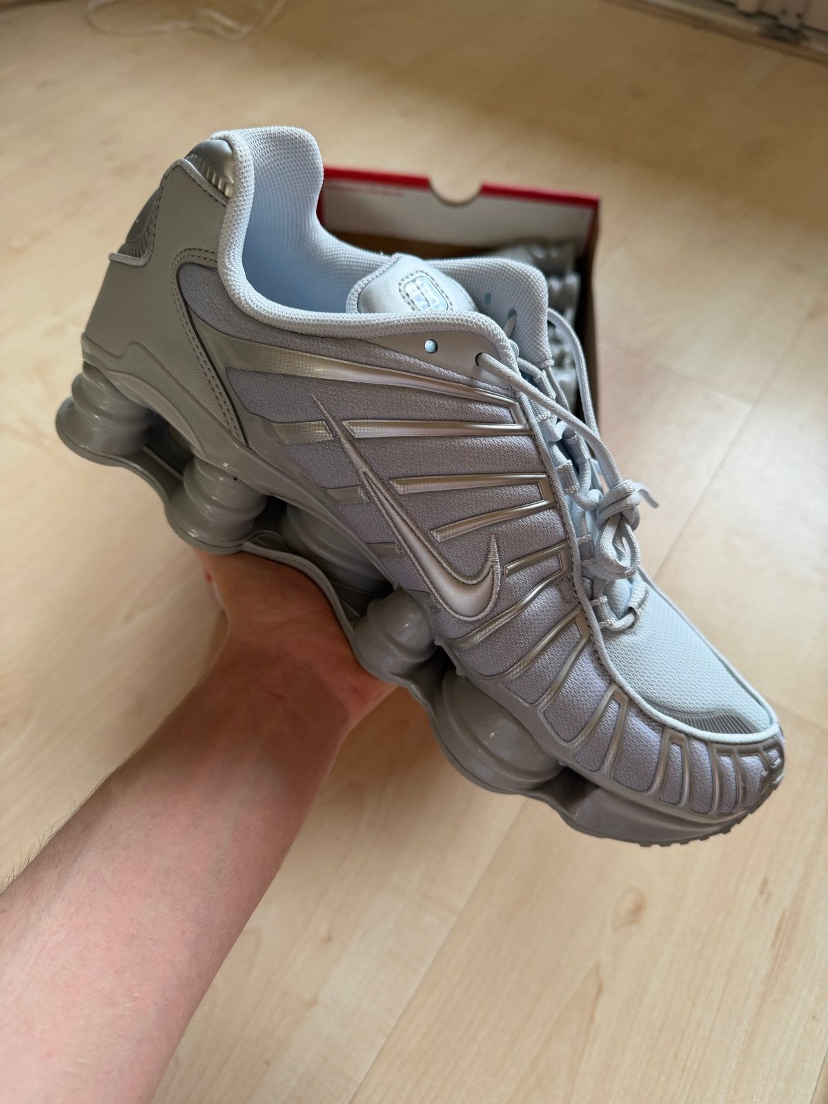 Nike Shox TL Pure Platinum Metallic Silver - Maat 44.5, Ophalen, Nieuw, Grijs, Sneakers of Gympen