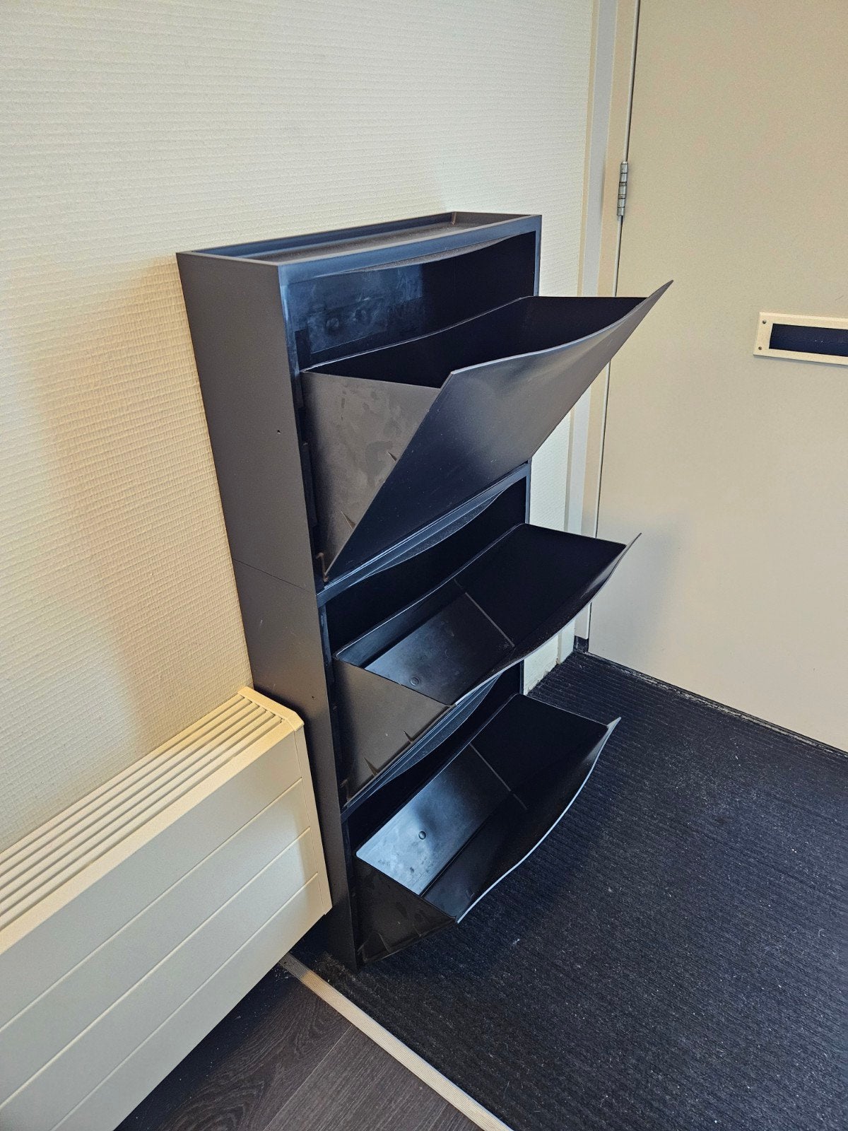 Zwarte schoenenkast - 3 losse vakken, Huis en Inrichting, Ophalen, Gebruikt, Modern en functioneel