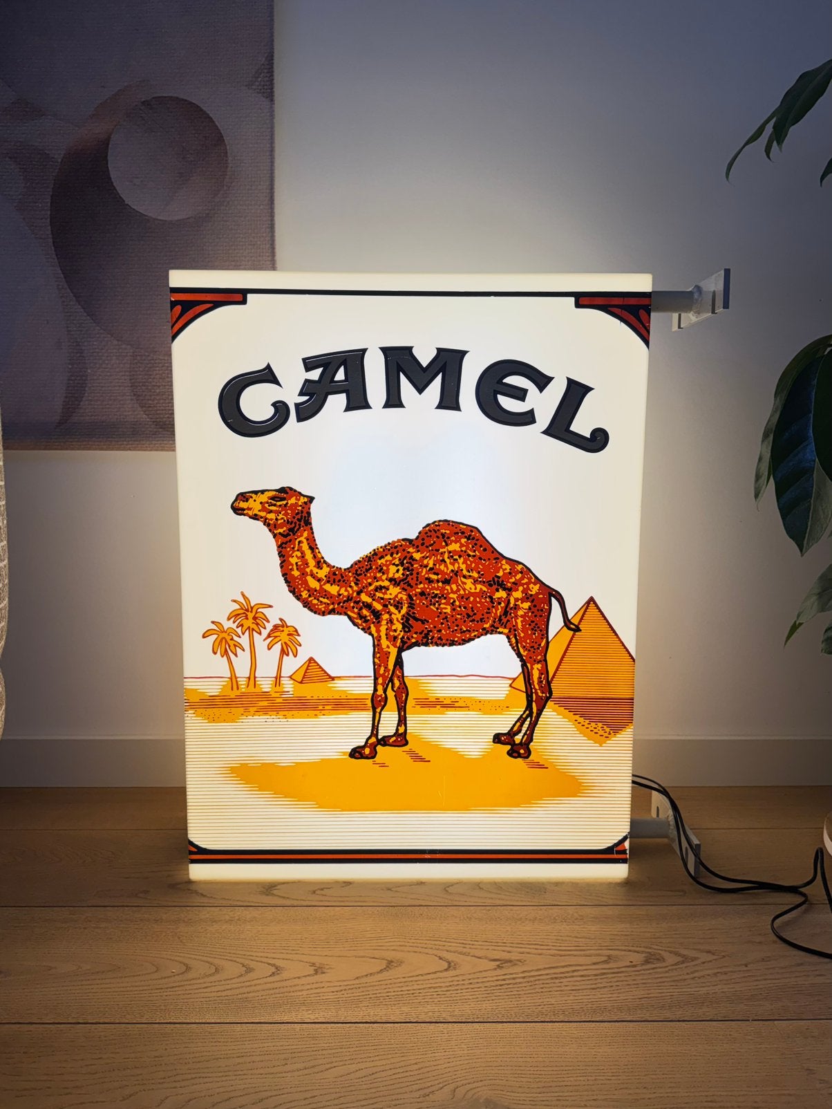 Camel Cigarettes Lichtbak gevel lichtreclame tabak 1970/1980, Ophalen, Zo goed als nieuw, Lichtbak of (neon) lamp