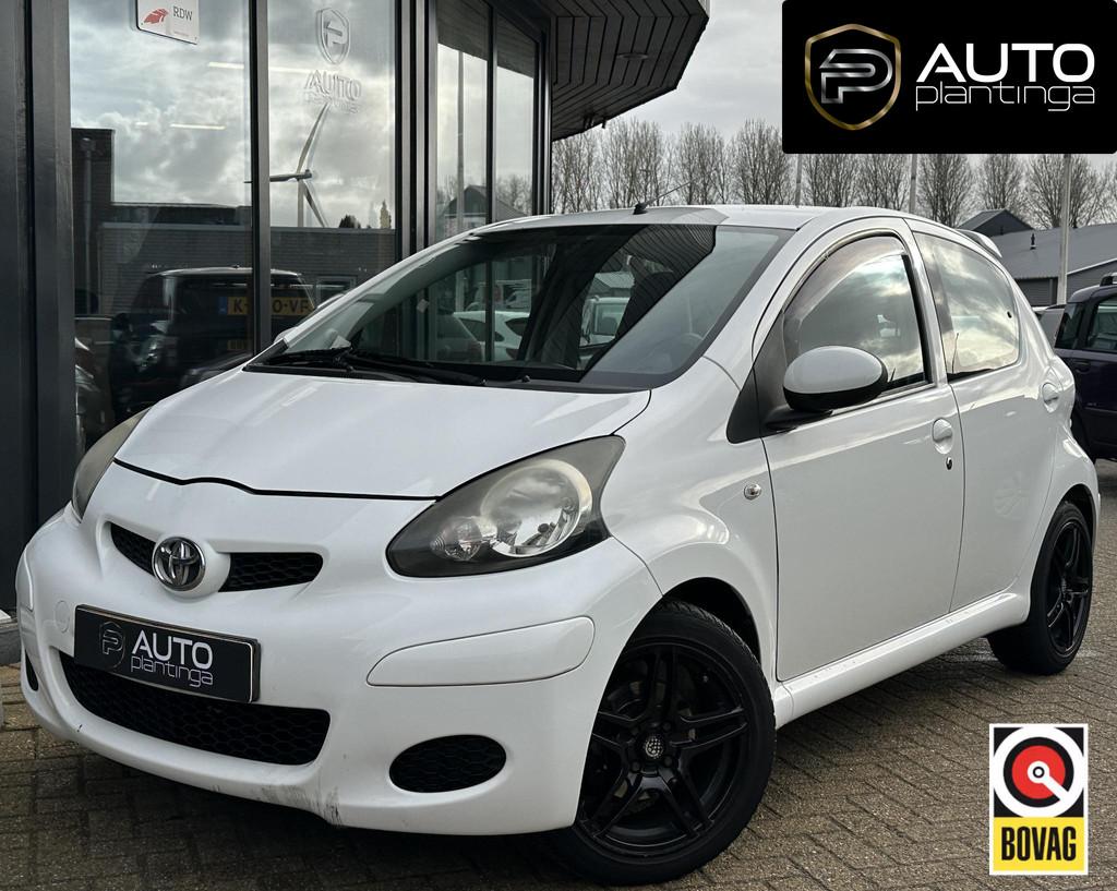 Toyota Aygo 1.0-12V Xcite White | LUXE | Lederen Bekeding |, Voorwielaandrijving, Gebruikt, 4 stoelen, Origineel Nederlands