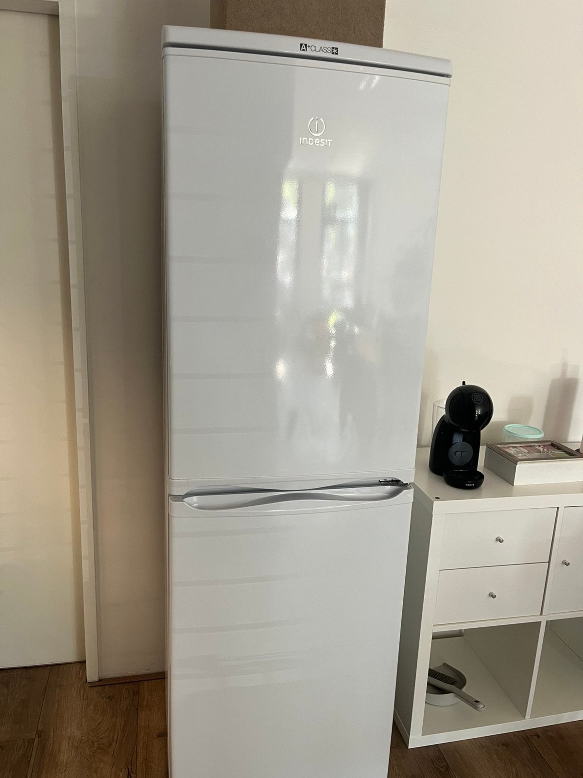 Indesit koel-vriescombinatie A+, Witgoed en Apparatuur, Koelkasten en IJskasten, Ophalen, 200 liter of meer, Met aparte vriezer