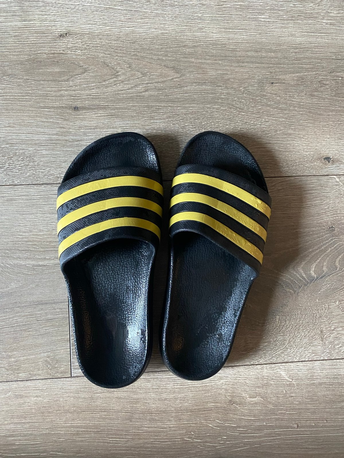 Adidas Adilette Slippers Zwart Geel, Ophalen, Gedragen, Zwart, Slippers