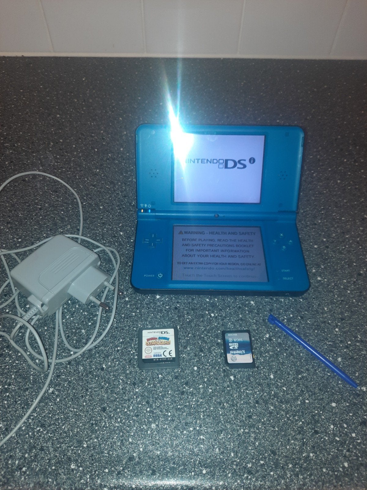 Nintendo dsi. XL.  Inclusief 2 spellen, Spelcomputers en Games, Spelcomputers | Nintendo DS, Ophalen, Zo goed als nieuw, Dsi