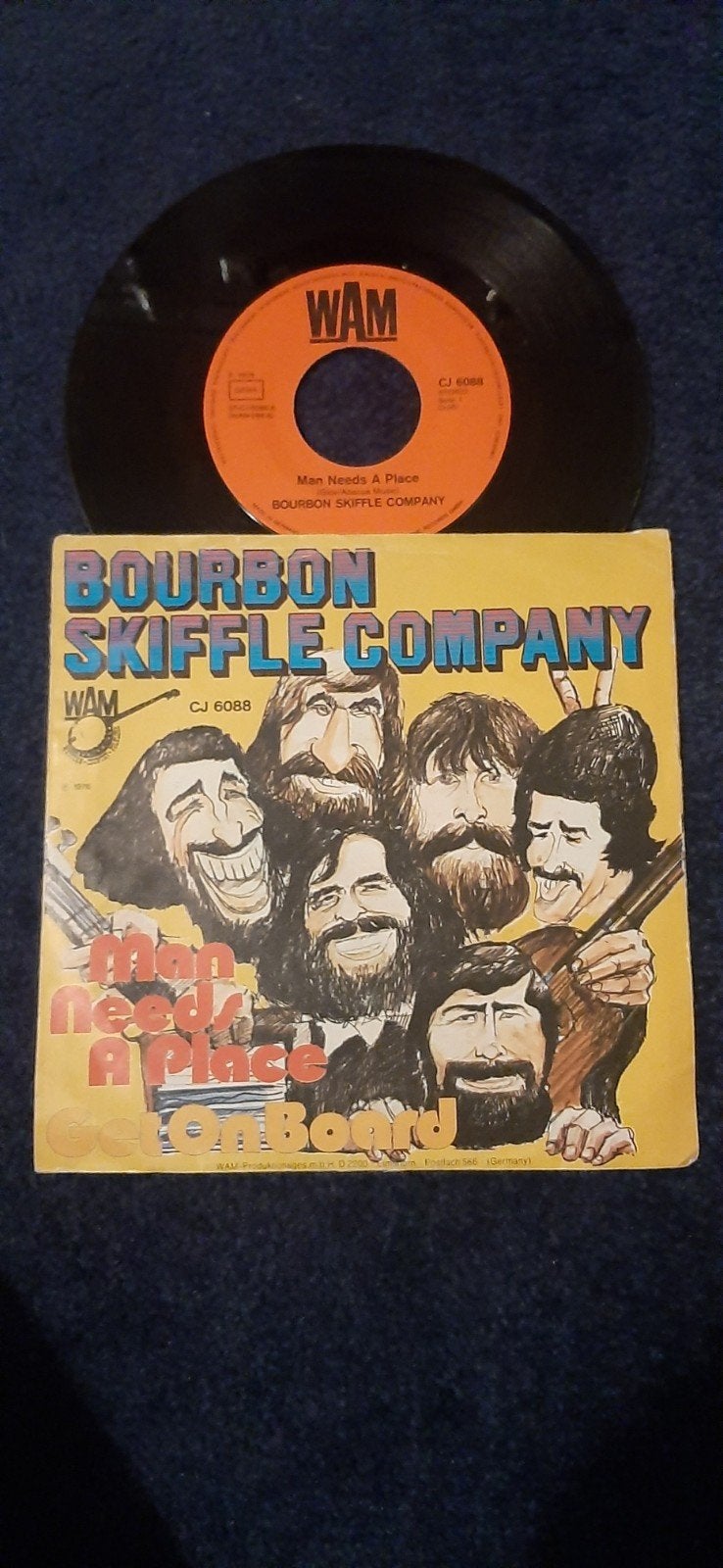 Bourbon Skiffle Company - Man Needs A Place Single Vinyl, Fotohoes, Ophalen of Verzenden, Gebruikt, Pop