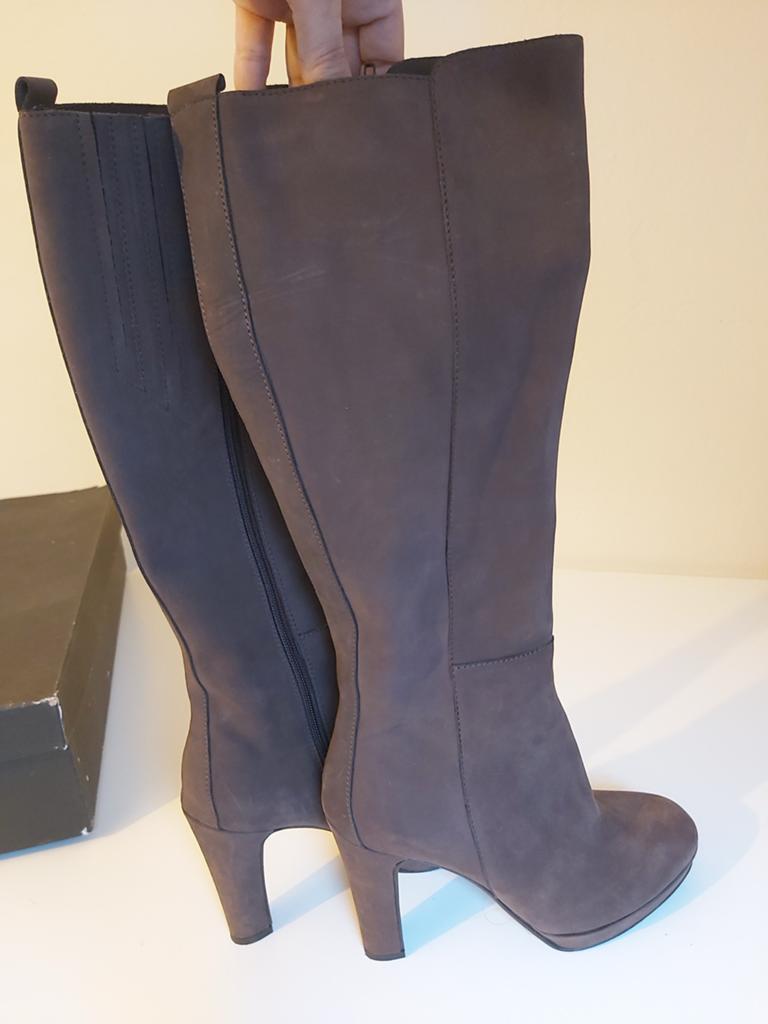 Nieuw design laarzen met smalle schacht, Kleding | Dames, Schoenen, Ophalen of Verzenden, Zo goed als nieuw, Bruin, Hoge laarzen