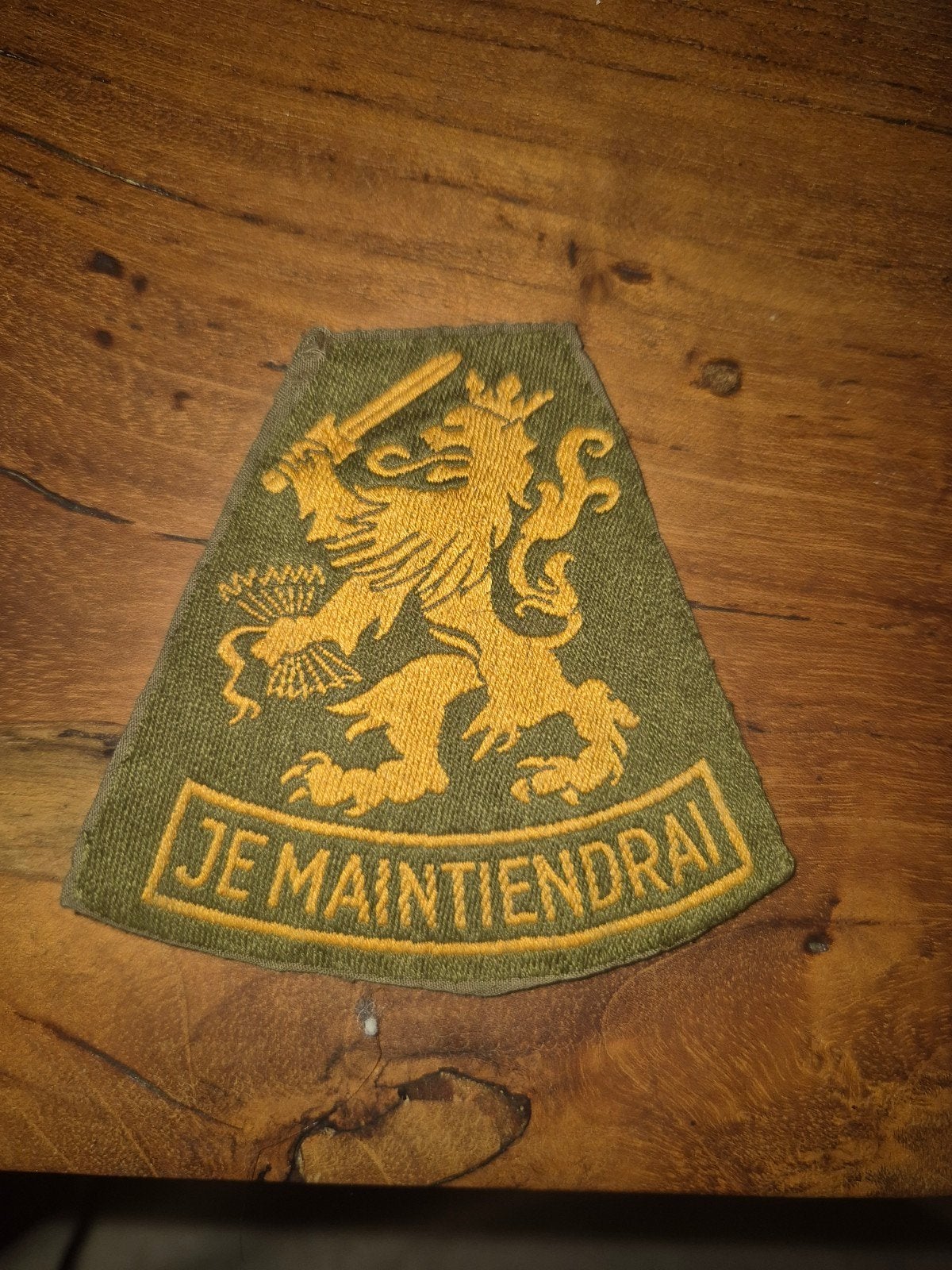 Origineel KL Je Maintiendrai mouwleeuw vroeg model – Nederla, Verzamelen, Ophalen of Verzenden, Landmacht, Nederland, Embleem of Badge
