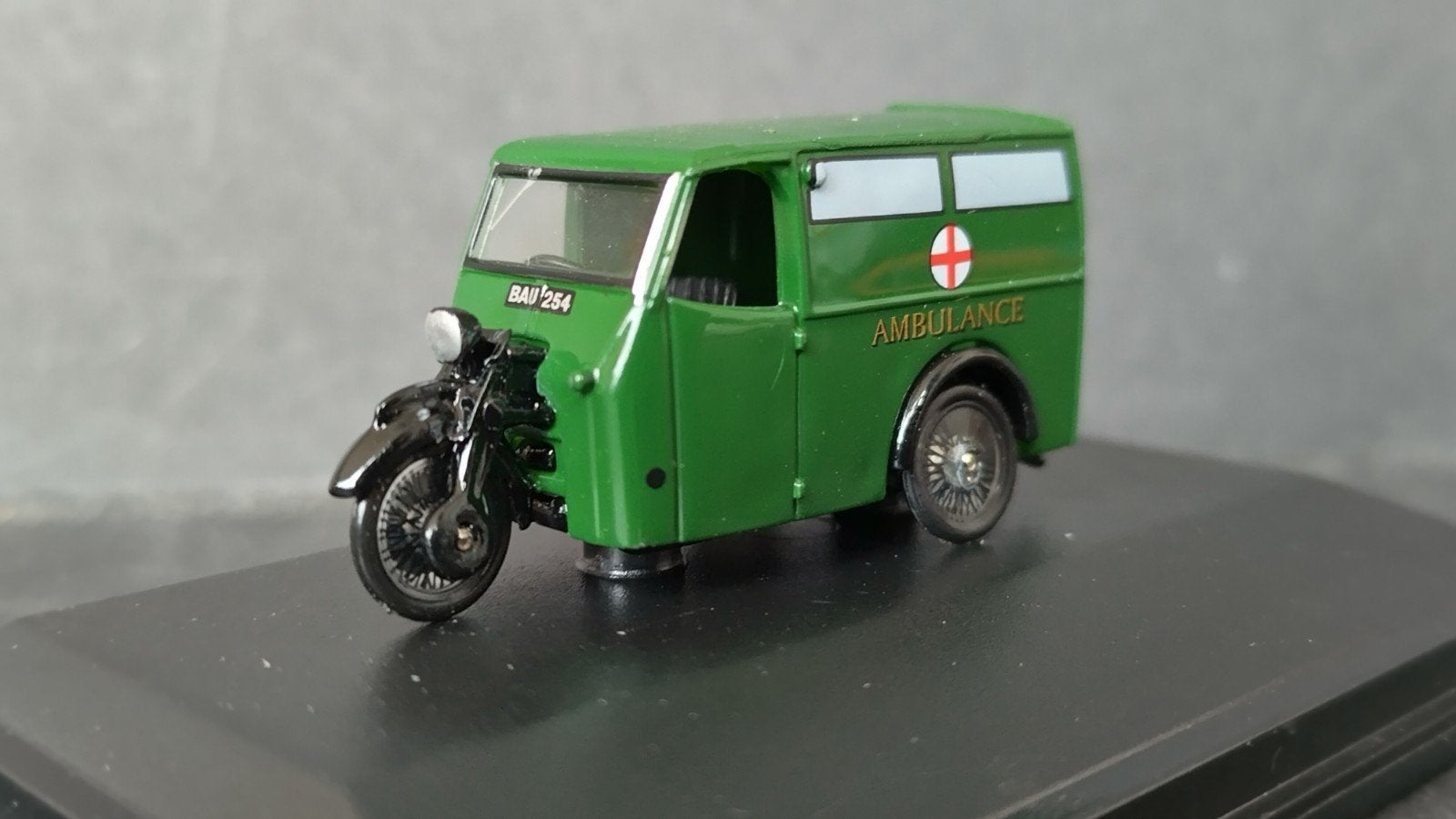 Tricycle Van Ambulance 1:76 Oxford Diecast, Auto, Verzenden, ., Nieuw