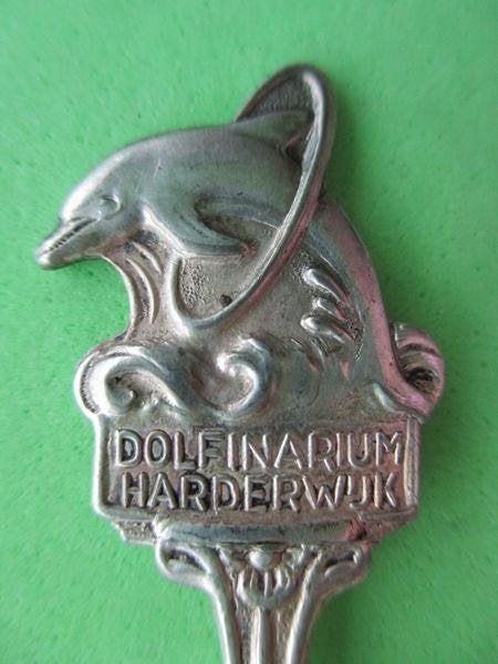 (A3523) Harderwijk Dolfinarium Dolfijn door ring, Ophalen of Verzenden, Gebruikt, Overige materialen, Bestek