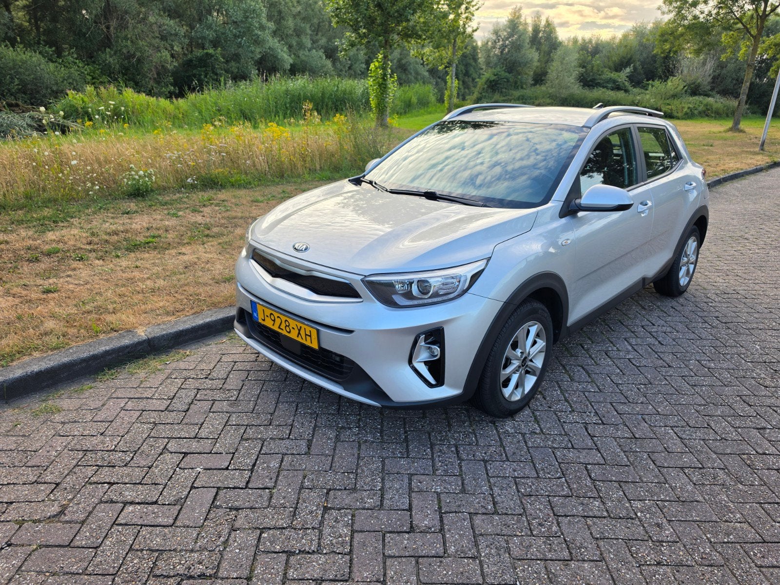 Kia Stonic 1.0 T-gdi Mhev 100pk 2020 Grijs, Voorwielaandrijving, 49 €/maand, Origineel Nederlands, Handgeschakeld