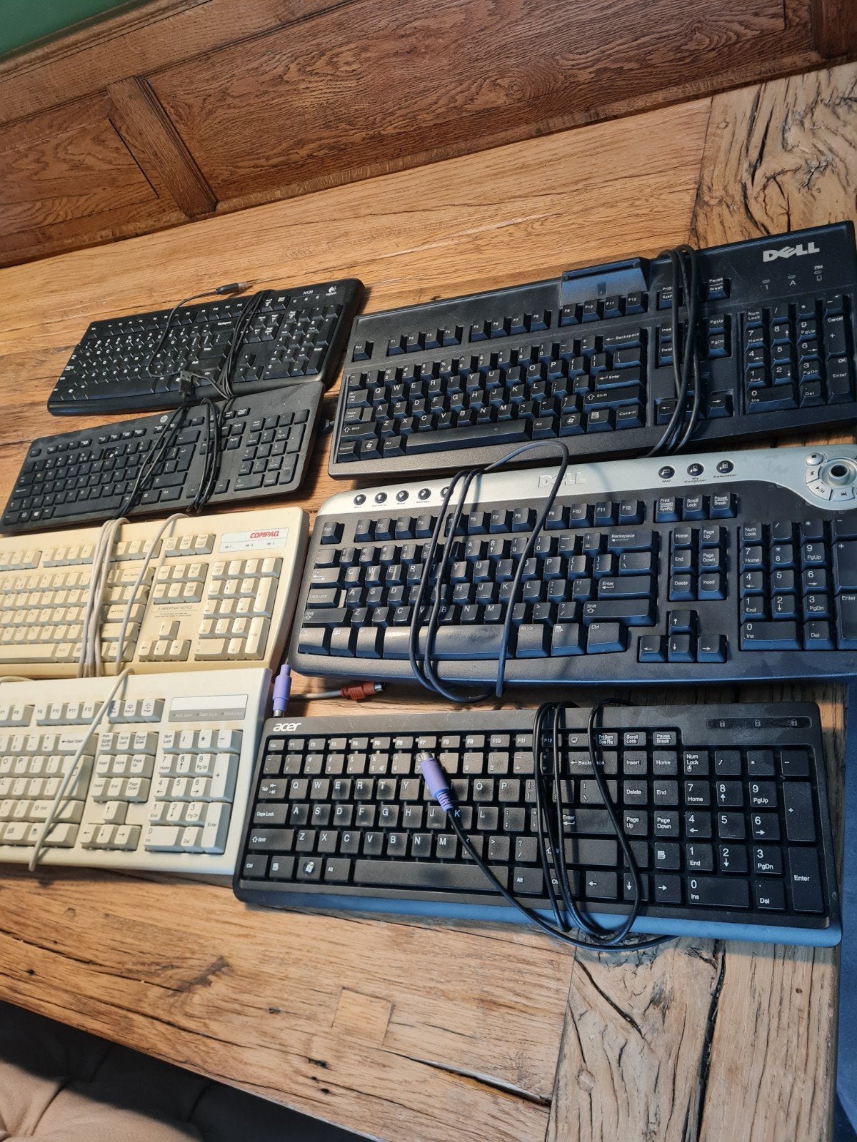 Diverse oude toetsenborden - Mag weg voor weinig, Computers en Software, Gebruikt, Ophalen of Verzenden, Qwerty, Bedraad