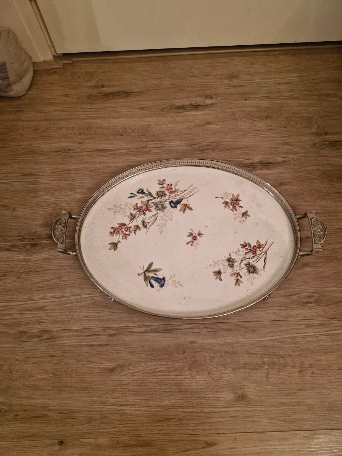 Prachtig vintage porseleinen dienblad met een delicaat bloem, Ophalen of Verzenden