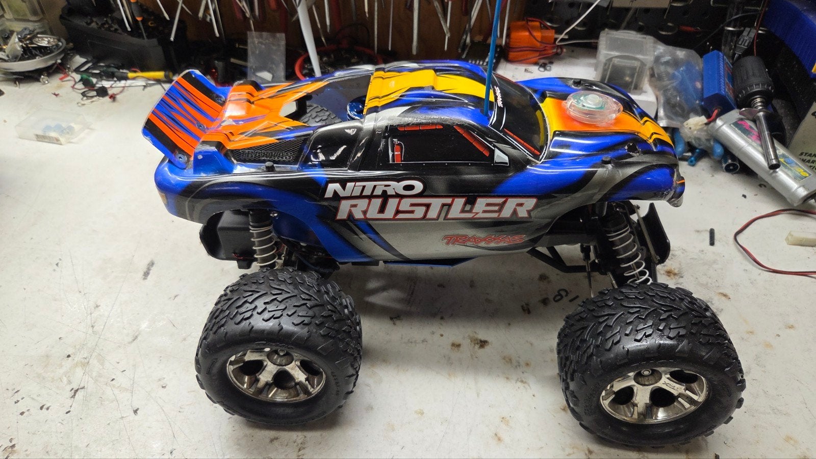 Te koop mooie traxxas rustler, Auto offroad, Ophalen of Verzenden, Zo goed als nieuw, Overige schalen