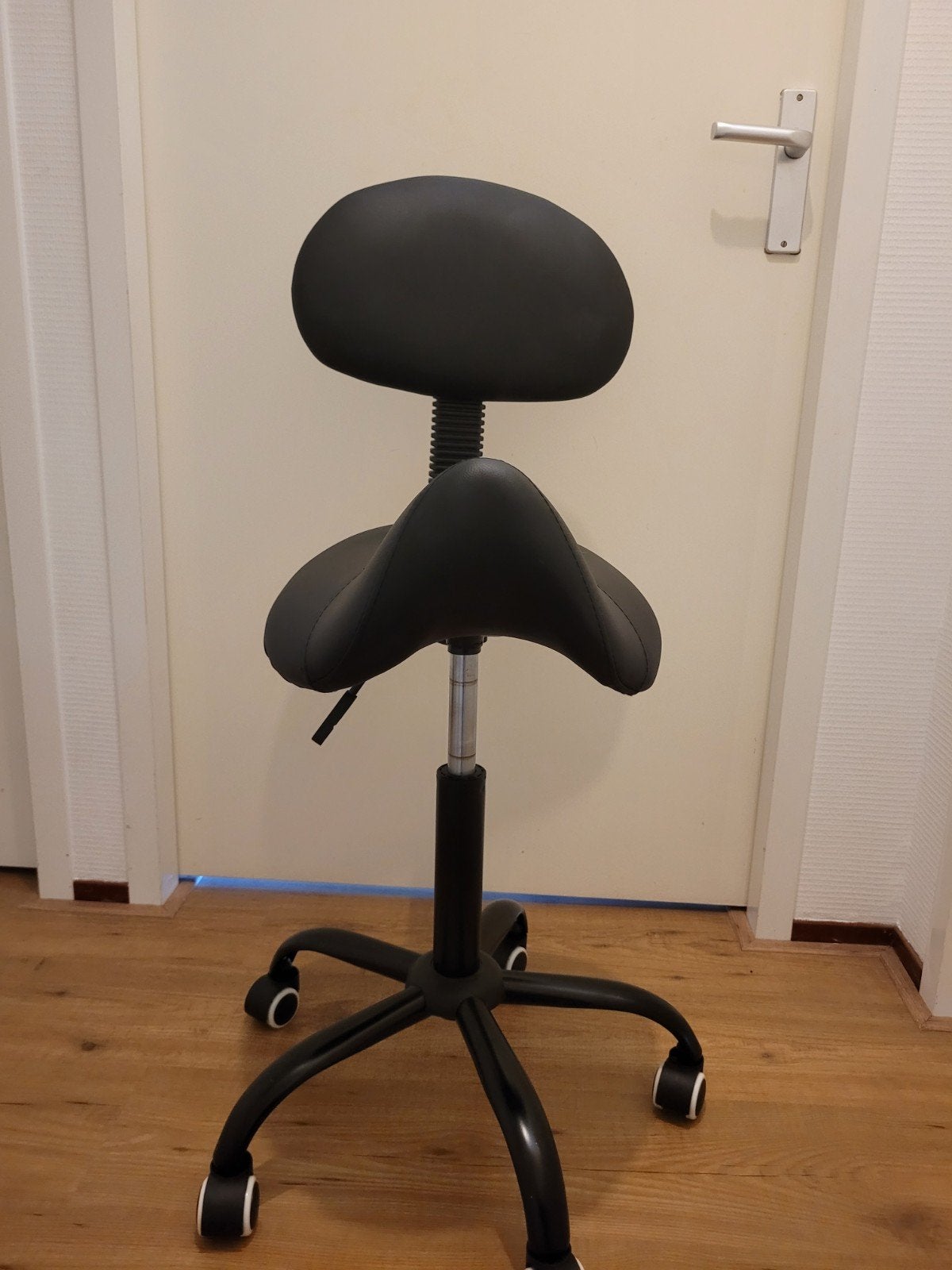 Zadelkruk met rugleuning, Huis en Inrichting, Bureaustoelen, Ophalen, Zo goed als nieuw, Zwart, Bureaukruk