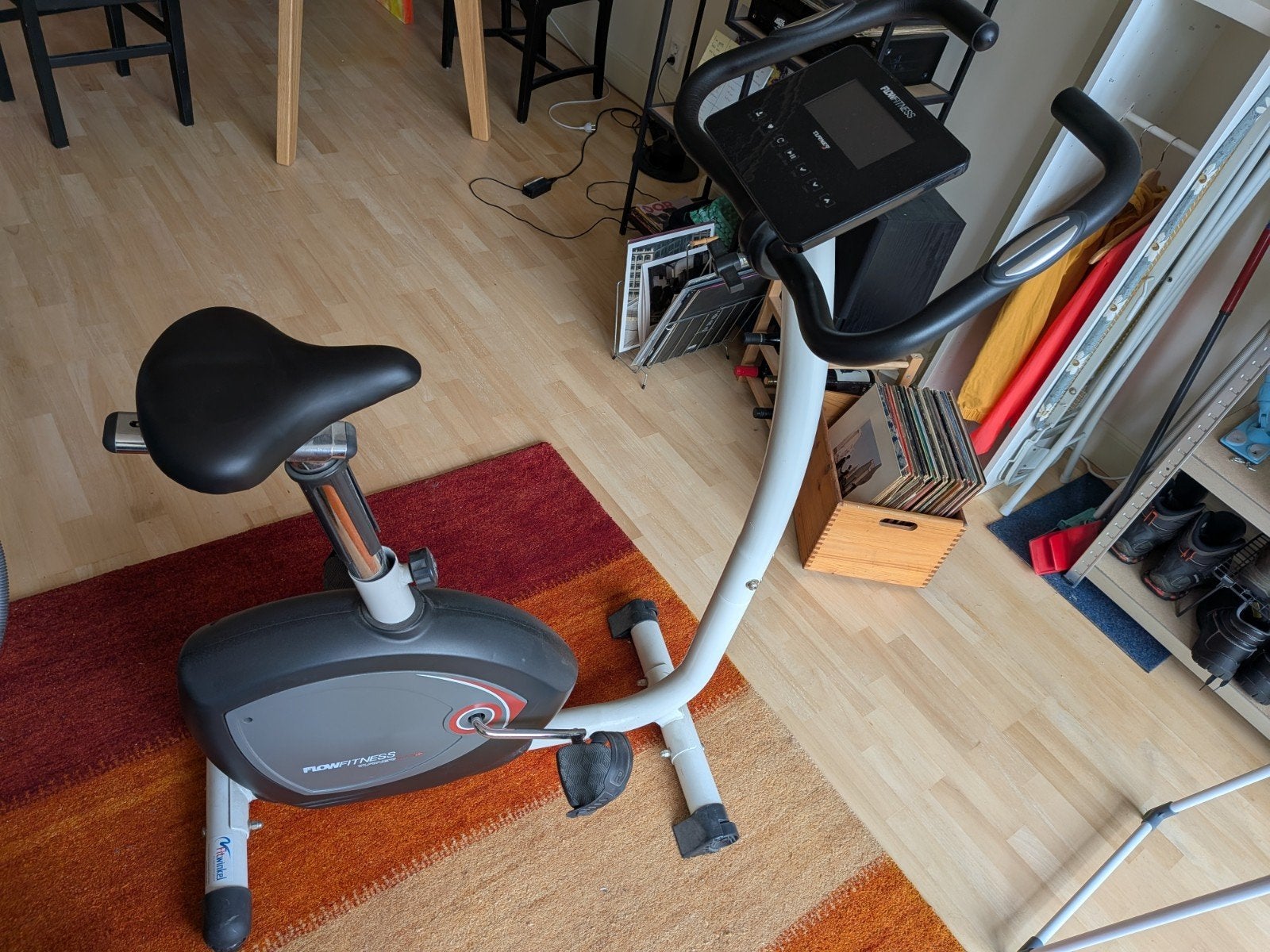 Flow Fitness Hometrainer - Wit/Zwart - Nette staat, Ophalen, Gebruikt, Benen, Hometrainer