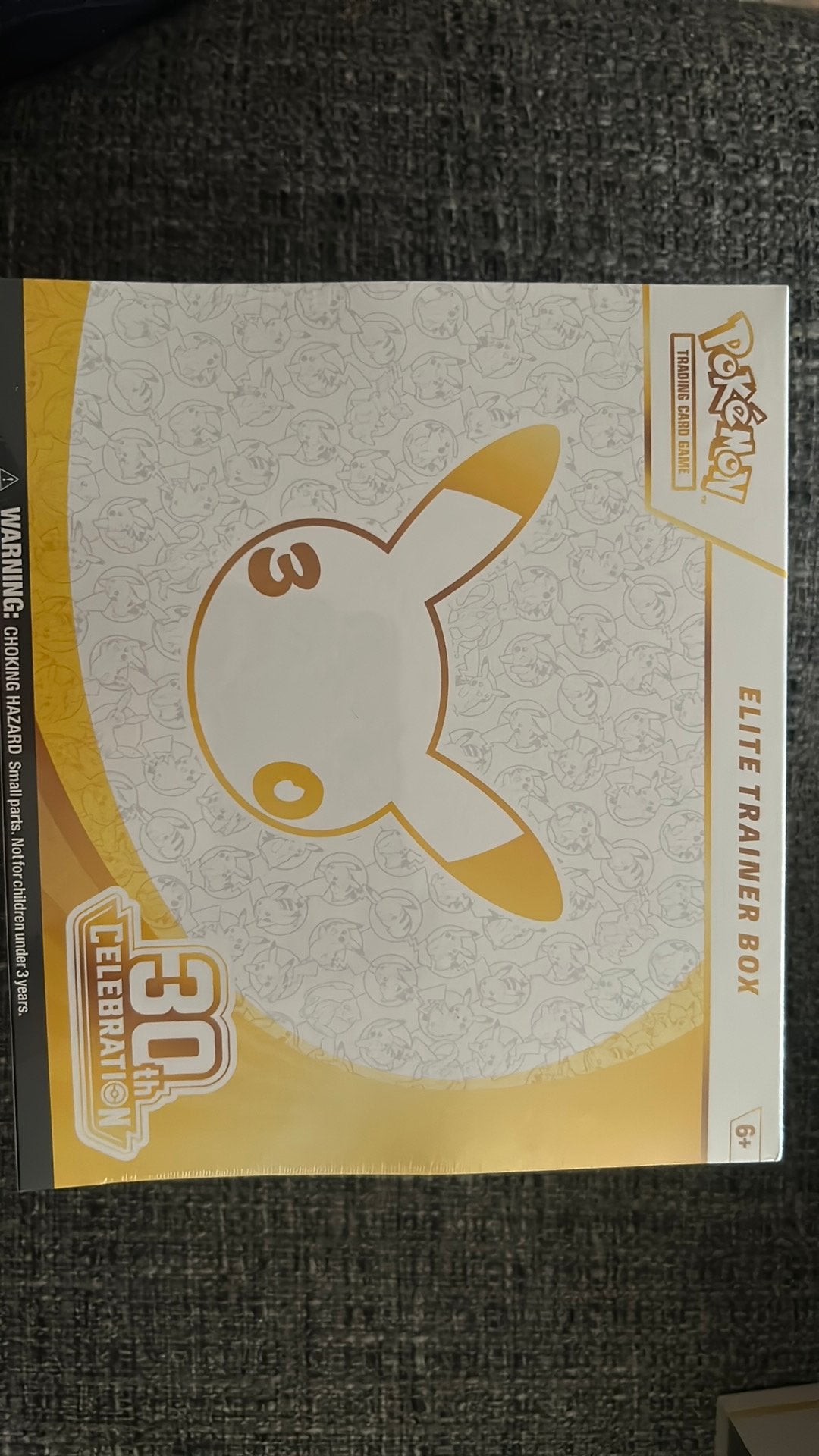 Pokemon 30th celebration etb, Ophalen of Verzenden, Nieuw