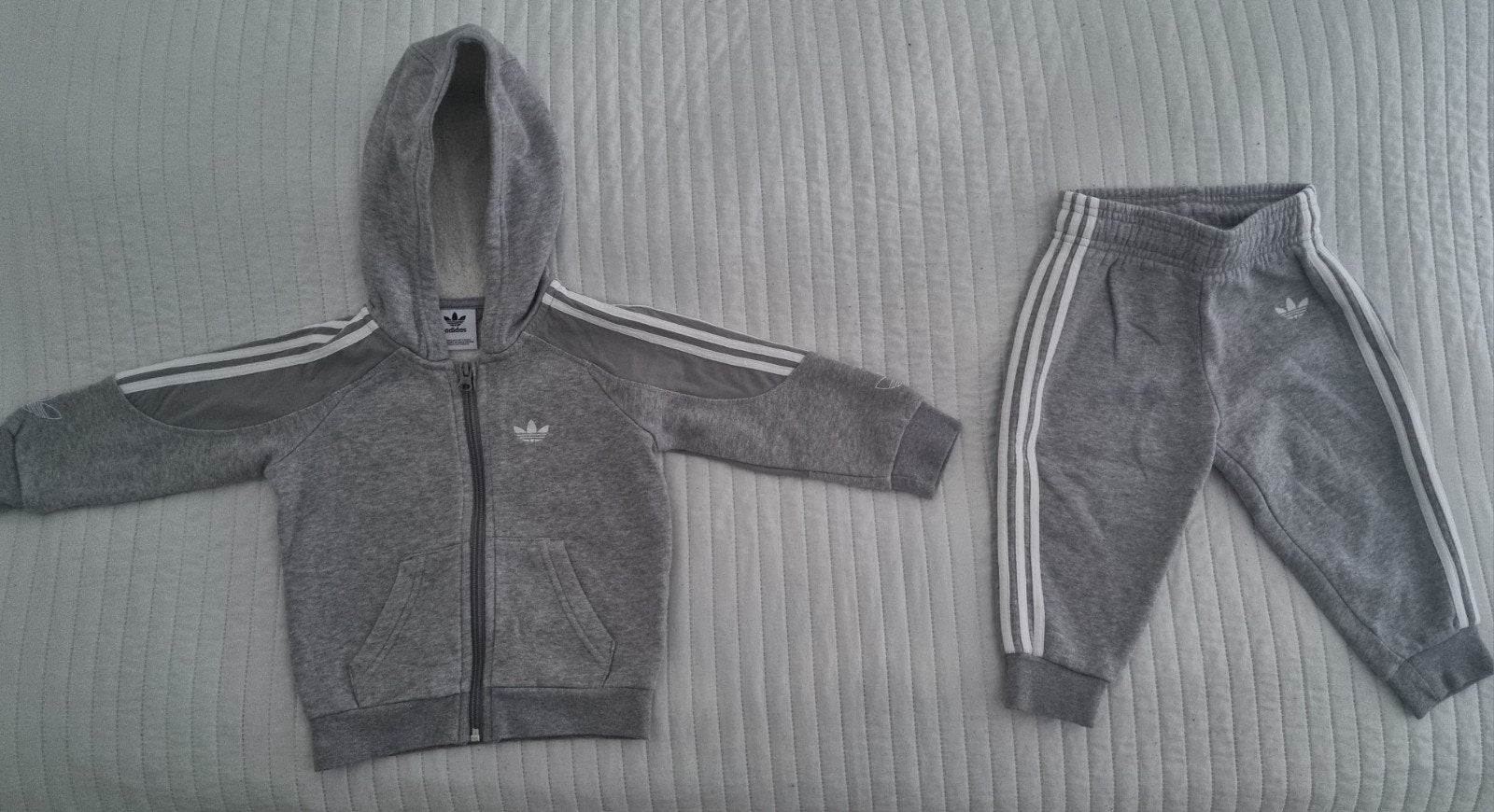 Adidas traningspak grijs maat 86 merk kleding unisex, Adidas, Zo goed als nieuw, Setje, Verzenden