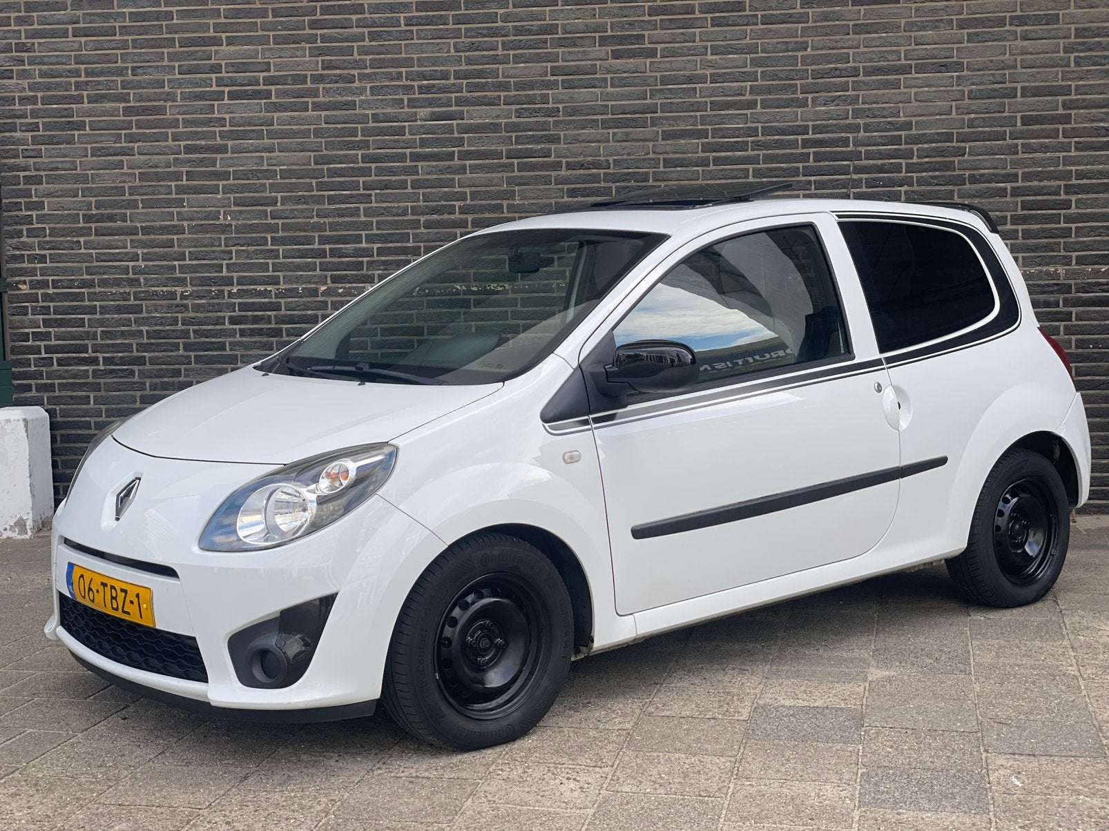 Renault Twingo 1.2 Airco Schuif-/kanteldak APK tot 08-2027, Auto's, 839 kg, 74 pk, 4 cilinders, 4 stoelen