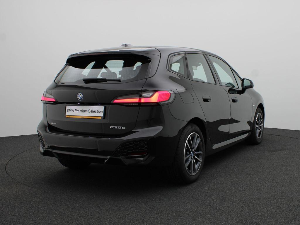 BMW 2 Serie Active Tourer 230e xDrive M Sportpakket | Harman, Auto's, BMW, Automaat, Stof, Gebruikt, Bedrijf