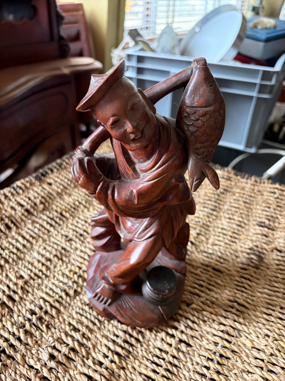 Vintage Houten Visser Beeldje met Vis - Handgesneden, Ophalen of Verzenden, Handgemaakt, 20 - 50 cm, Beeld