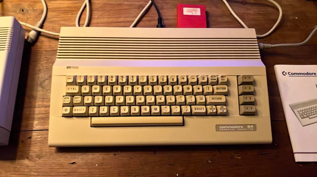 Creeer je eigen nette commodore 64c set met 6581r4 sid, Computers en Software, Vintage Computers, Ophalen of Verzenden
