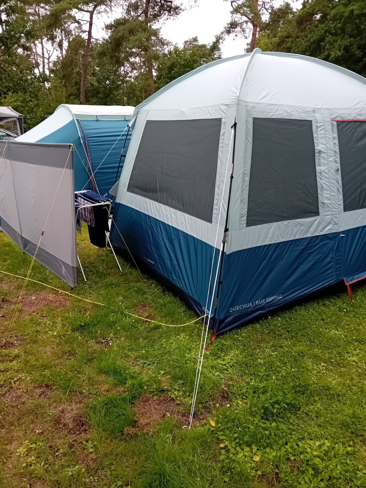 Twee hele mooie tenten plus windscherm, Caravans en Kamperen, Tenten, Ophalen