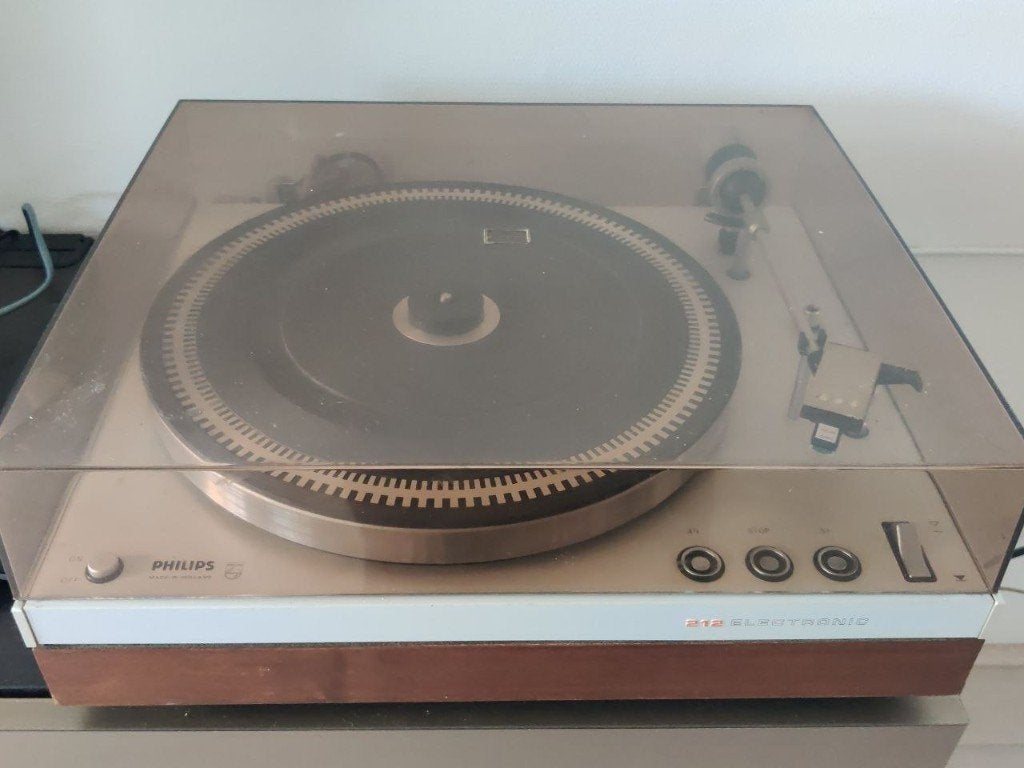 Foto 2 van Philips 212 platenspeler in nette staat