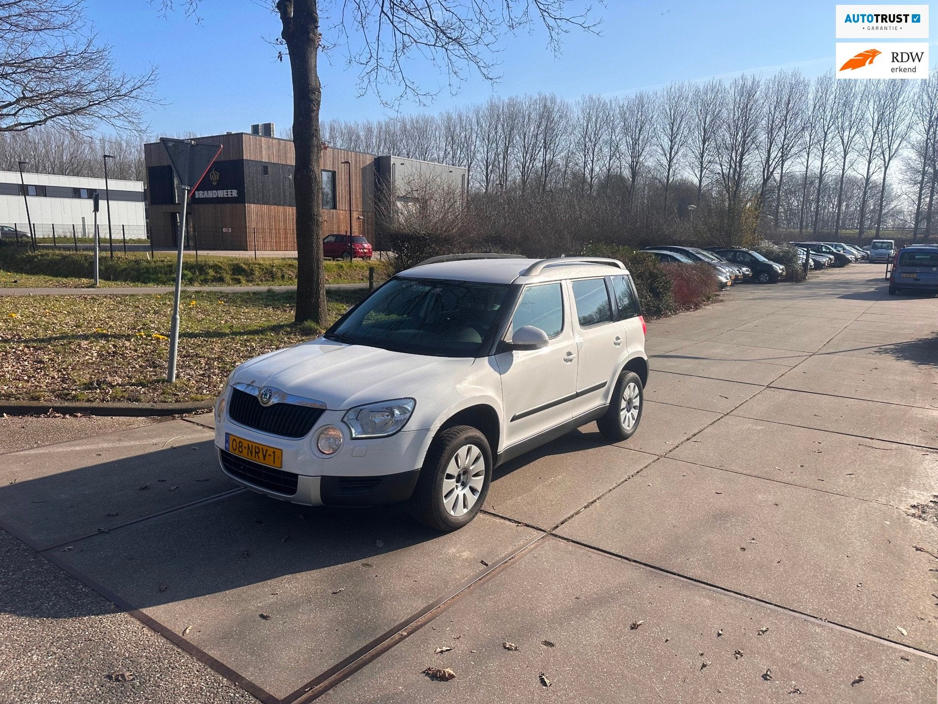 Skoda Yeti 2.0 TDI Ambition 4x4 Automaat.Clima.Navi, Auto's, Automaat, Euro 5, 15 km/l, Gebruikt