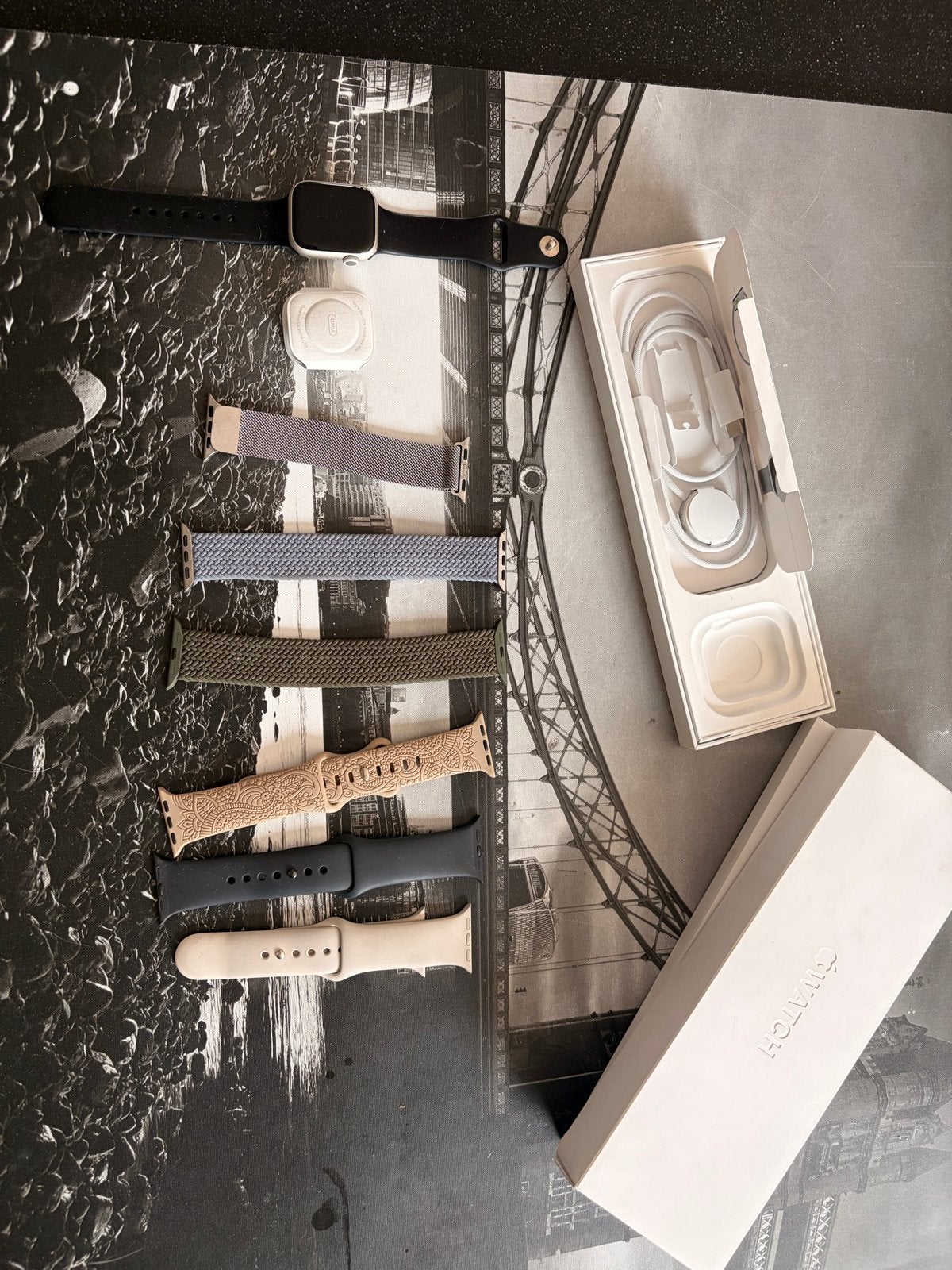 Apple Watch 9 41mm met extra bandjes en oplader, Zwart, IOS, Ophalen of Verzenden, Waterdicht