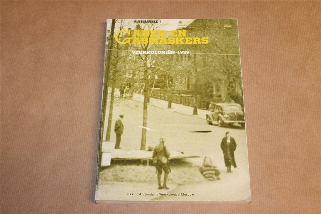 Garen en Gasmaskers — Veenkoloniën 1939, Leven voor WOII, Ophalen of Verzenden, Gelezen