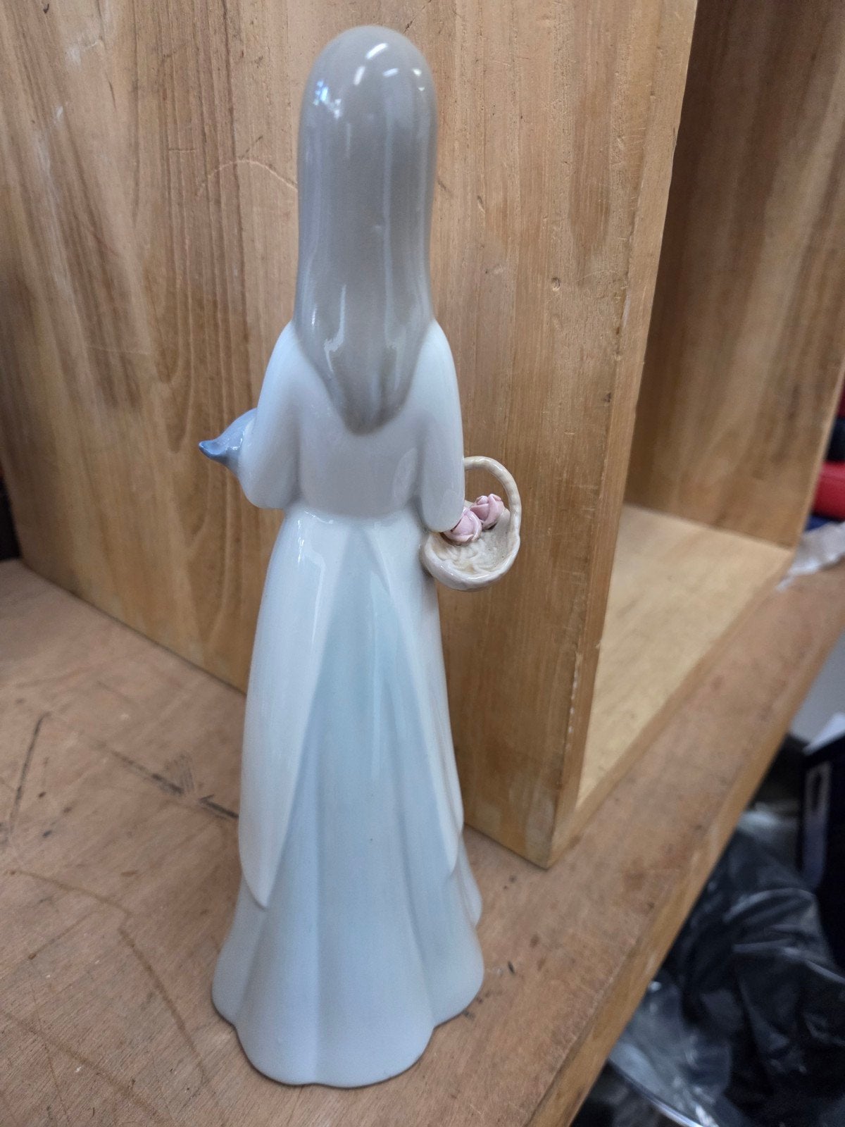 Vintage Porseleinen Beeldje Meisje met Vogel en Mandje, Ophalen of Verzenden