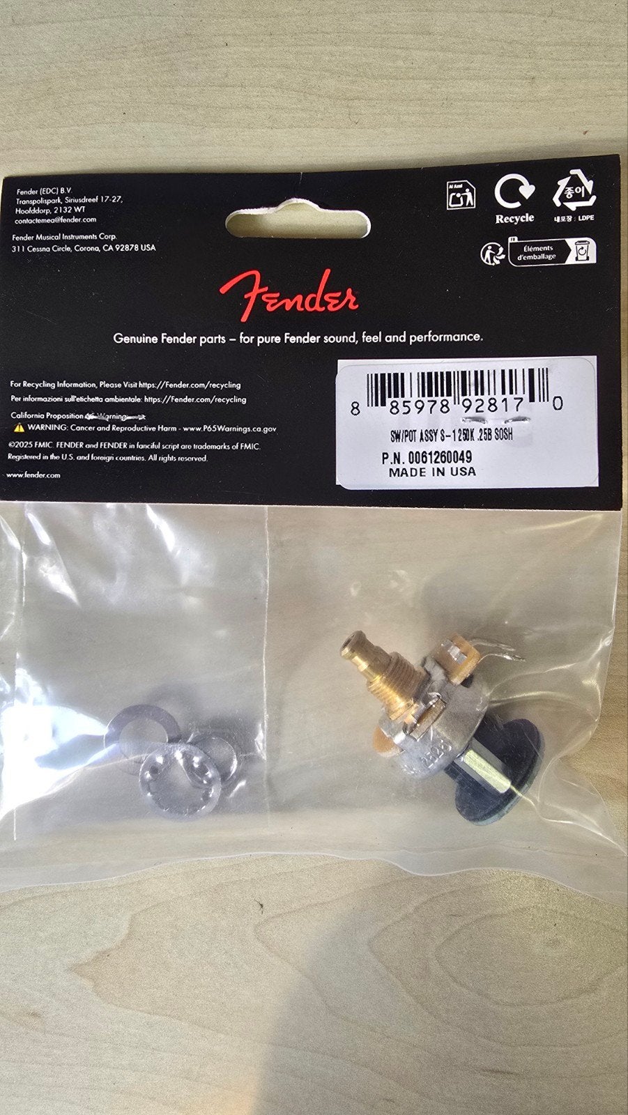Foto 2 van Fender S-1 Switch Pot 250k, solid (Telecaster, P-Bass)