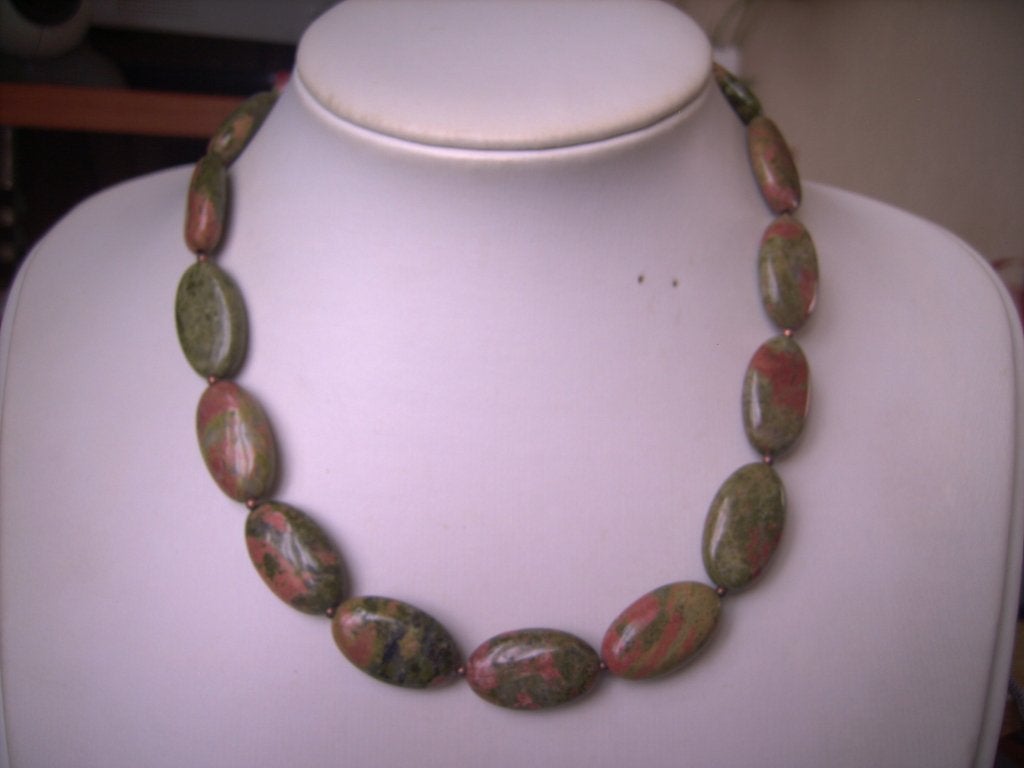 Een mooie Unakiet edelstenen ketting, Verzenden, Overige materialen, Ketting, Met edelsteen
