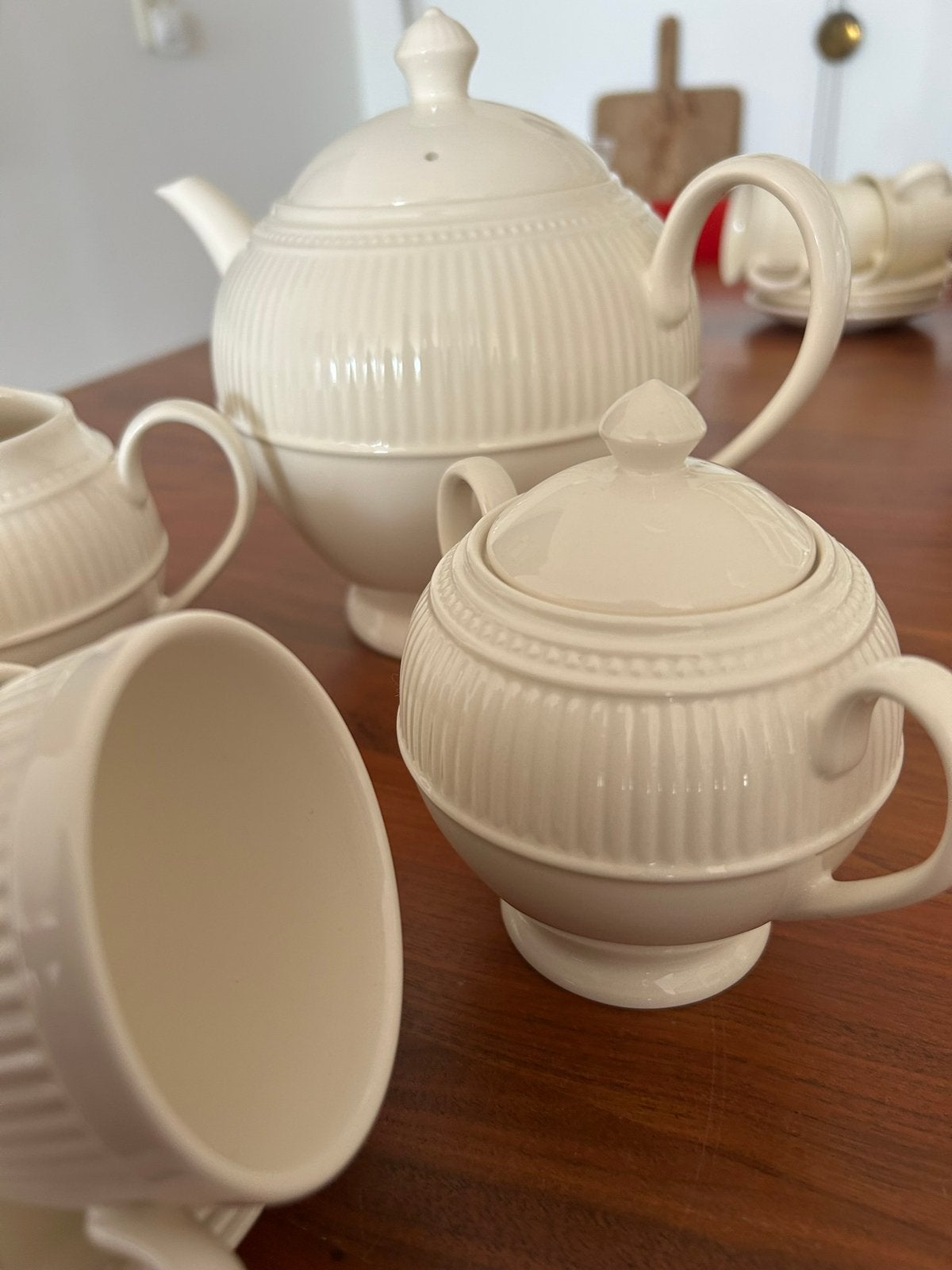 Theepot,suikerpot,melkkannetje ,3 kop en schotels Wedgwood, Ophalen of Verzenden