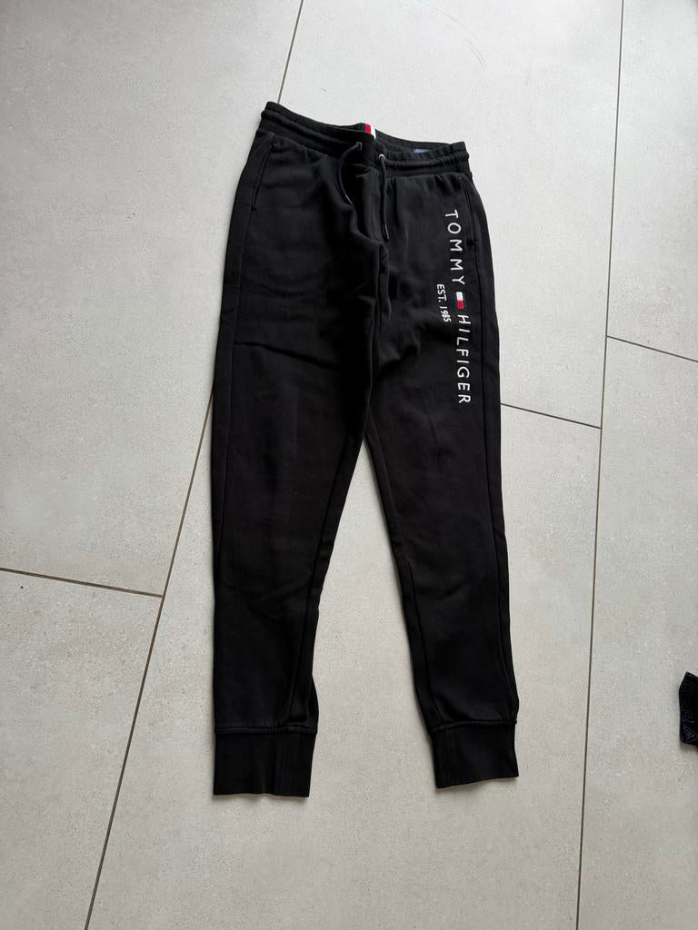 Tommy Hilfiger Joggingbroek maat S, Ophalen of Verzenden, Zo goed als nieuw, Maat 48/50 (M), Zwart