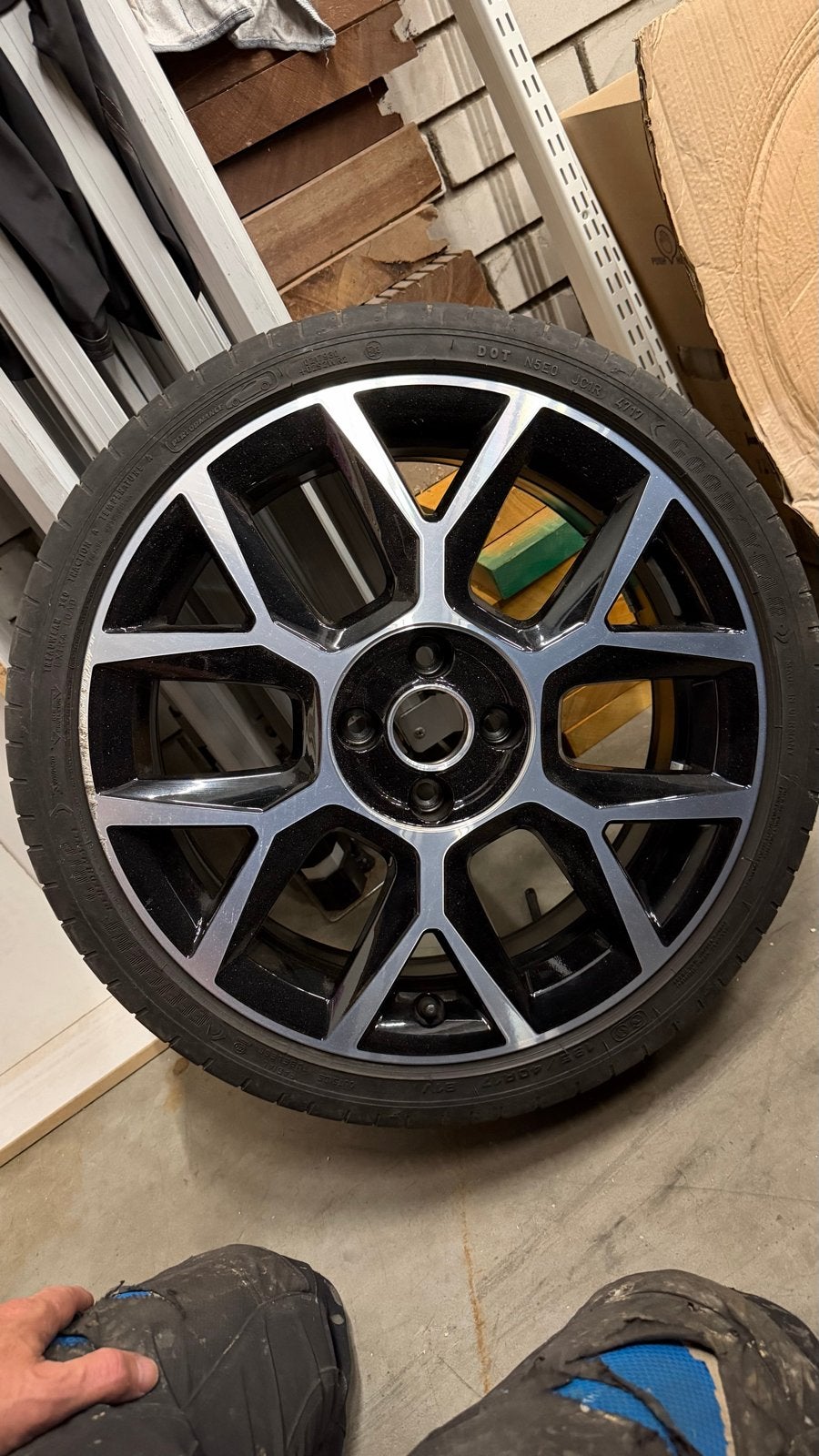 Originele 17 inch VW UP GTI velg met band (Ronal), Auto-onderdelen, Ophalen, Gebruikt, Banden en Velgen, 17 inch