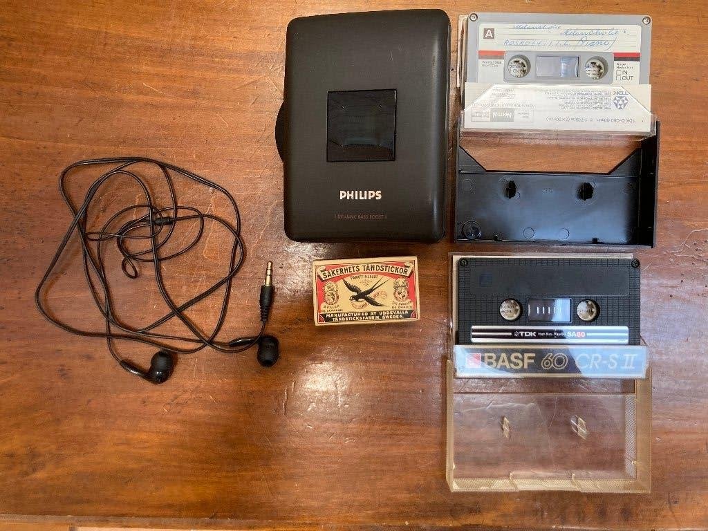 Philips AQ6421 walkman met 2 cassettebandjes en oortjes, Ophalen of Verzenden, Walkman