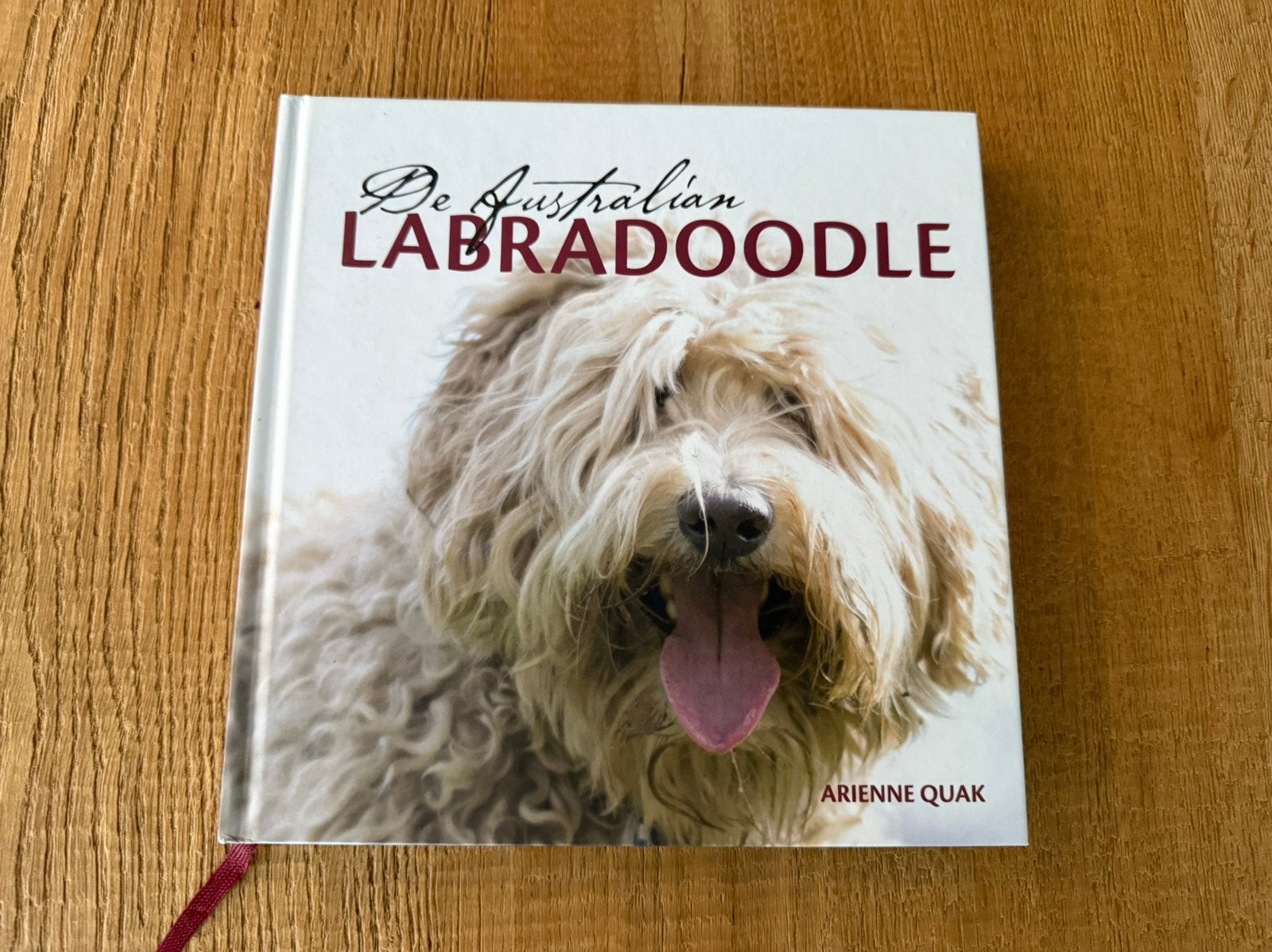 Boek de Australian labradoodle, Ophalen of Verzenden, Zo goed als nieuw